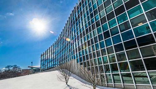 Exterior of 政府 Building with snow on the ground